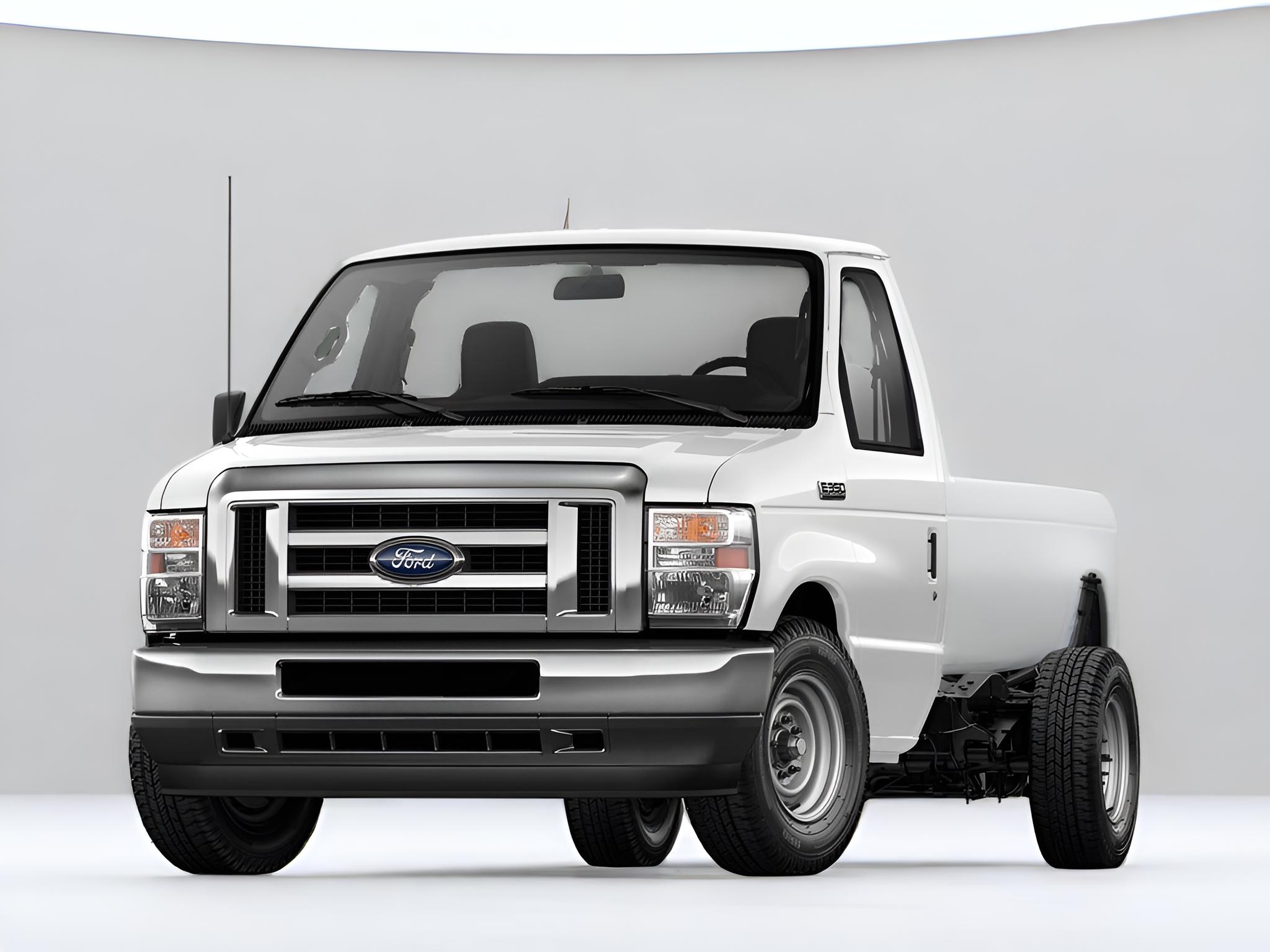 2025 Ford E-Series Cutaway Base Cutaway