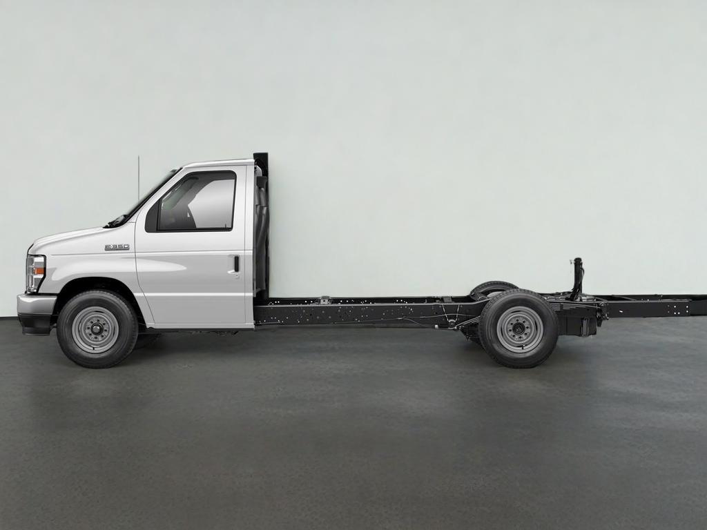 2025 Ford E-Series Cutaway Base Cutaway