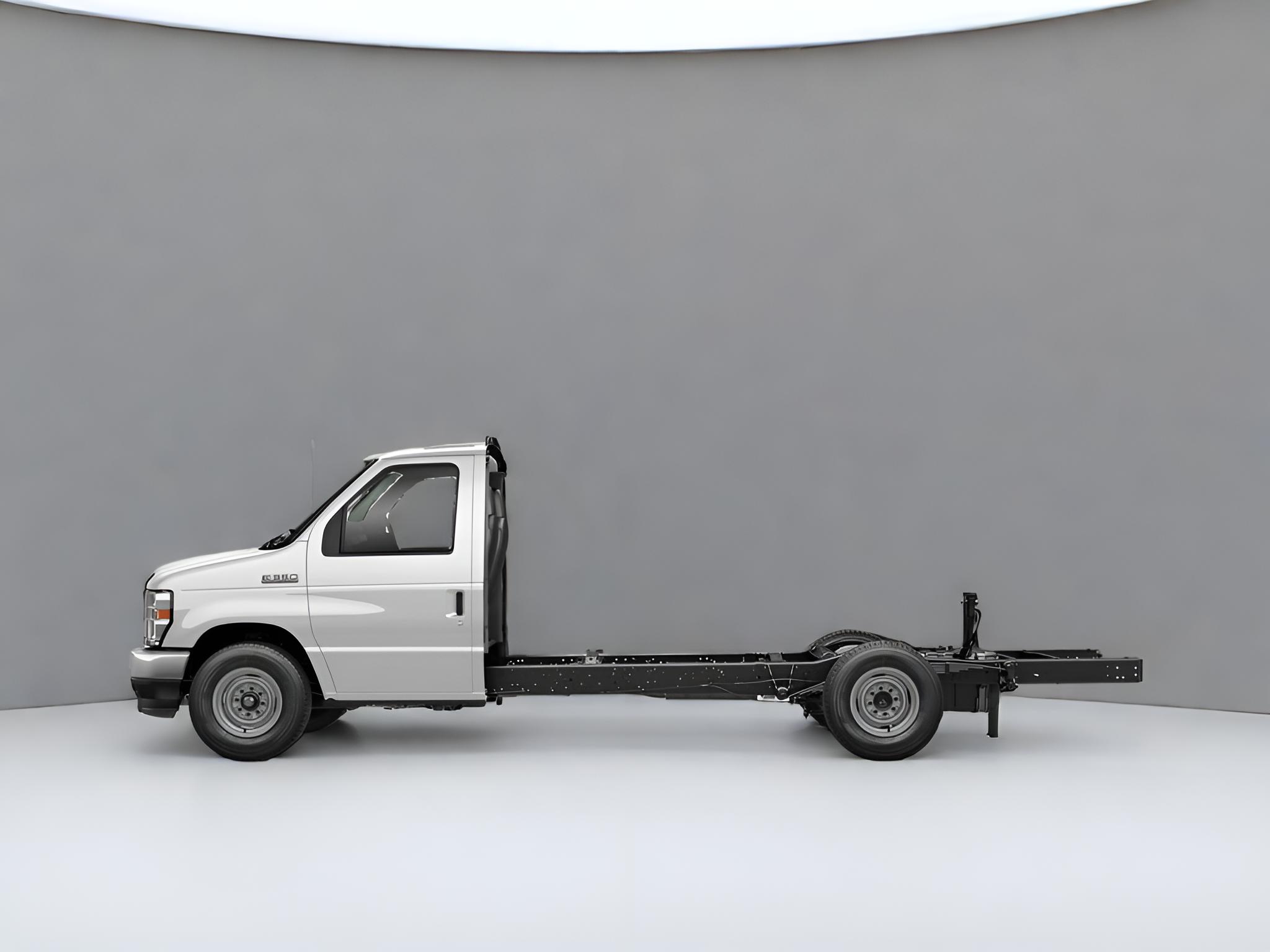 2025 Ford E-Series Cutaway Base Cutaway