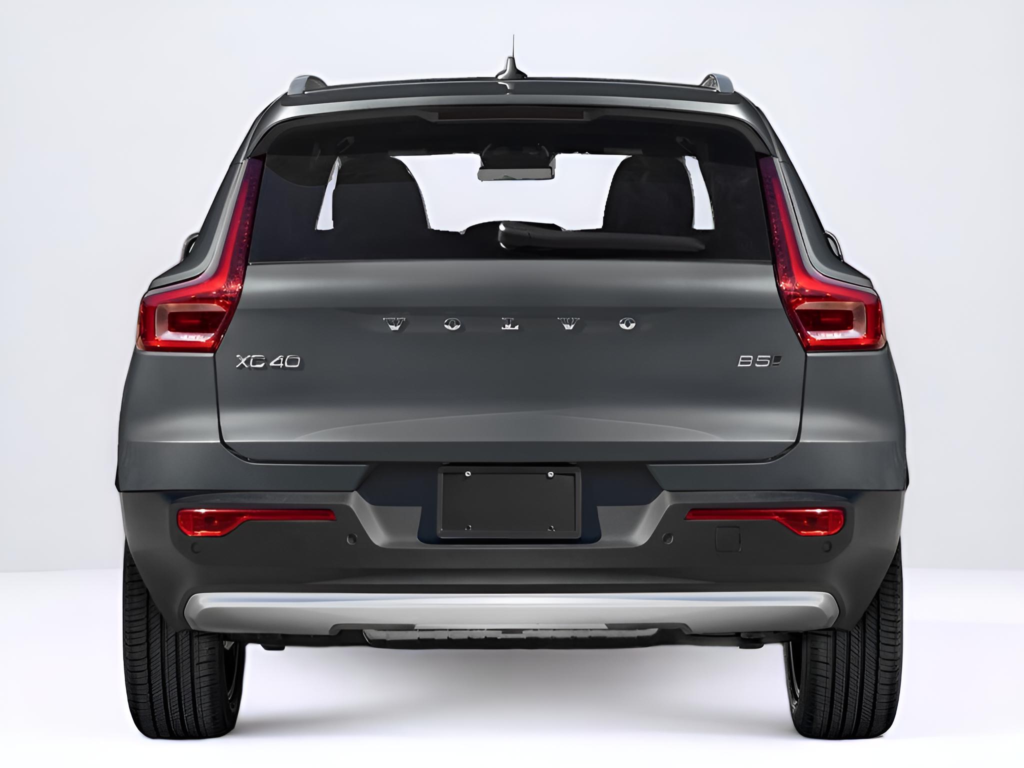 2025 Volvo XC40 B5 Plus Bright Theme