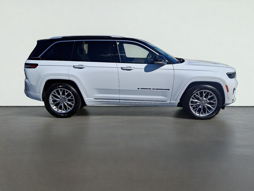 2022 Jeep Grand Cherokee Summit