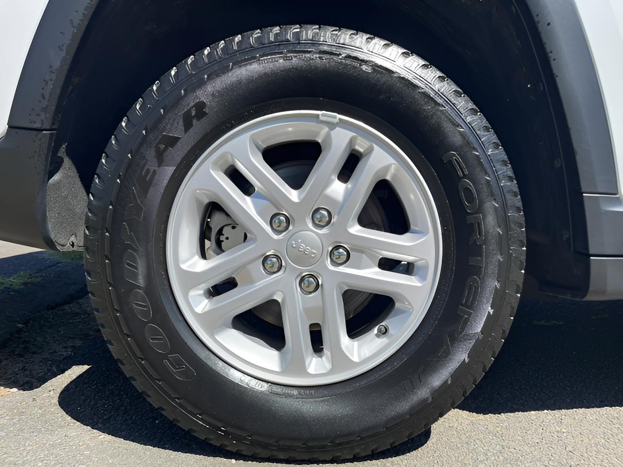 2022 Jeep Grand Cherokee, Laredo, 4x4 , Lux Tech Group