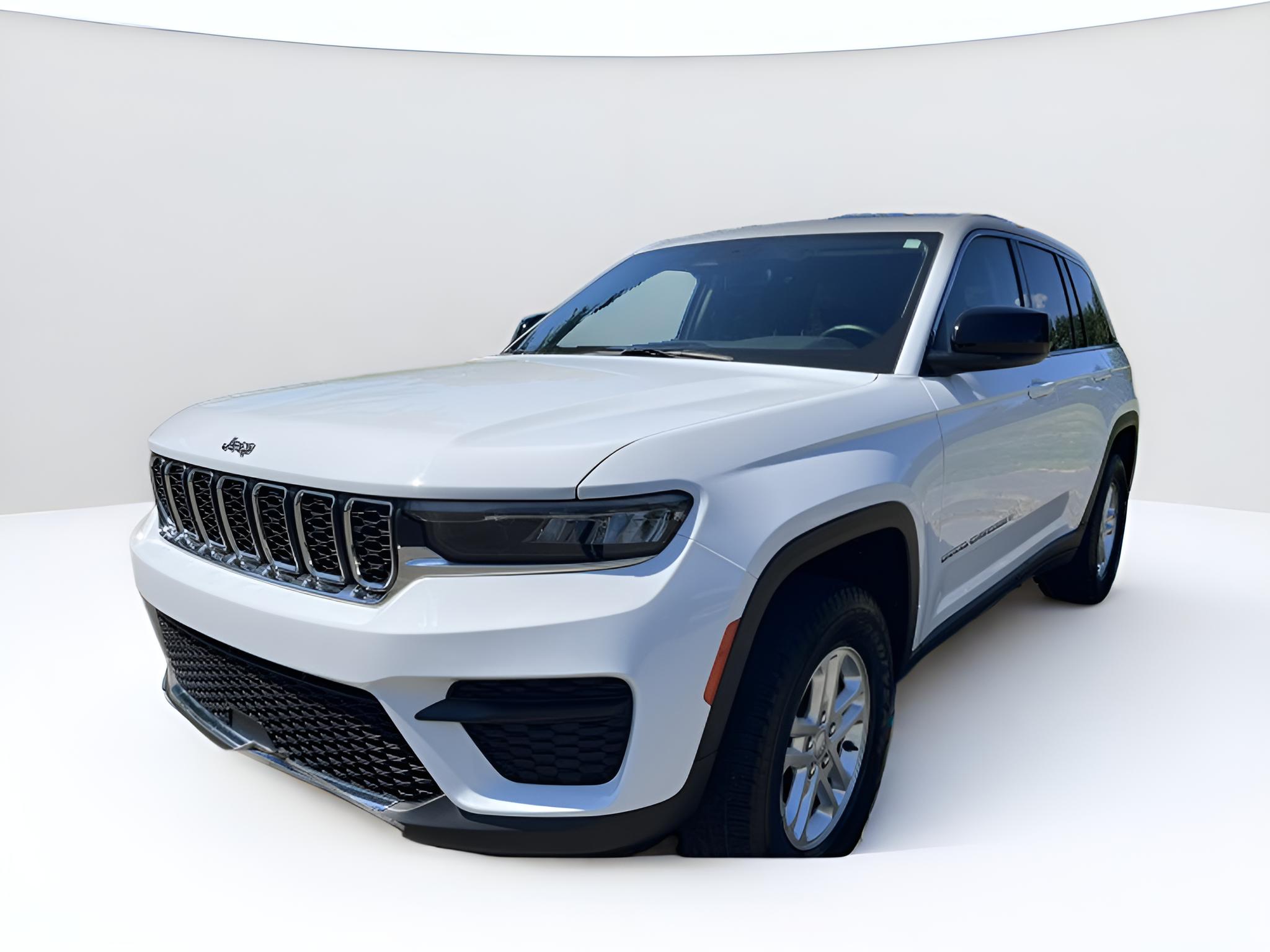 2022 Jeep Grand Cherokee, Laredo, 4x4 , Lux Tech Group