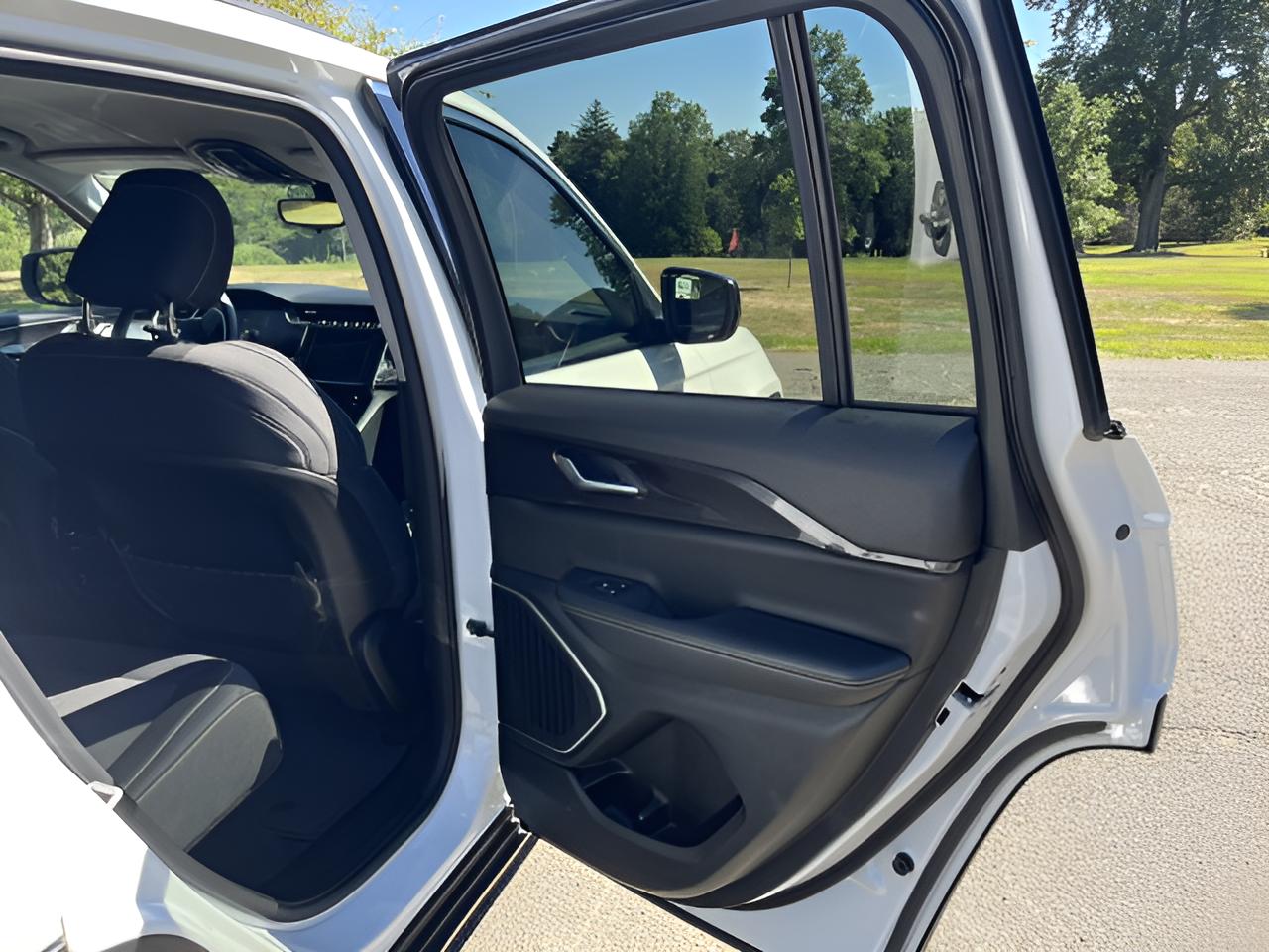 2022 Jeep Grand Cherokee, Laredo, 4x4 , Lux Tech Group