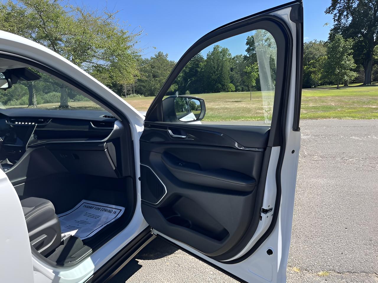 2022 Jeep Grand Cherokee, Laredo, 4x4 , Lux Tech Group