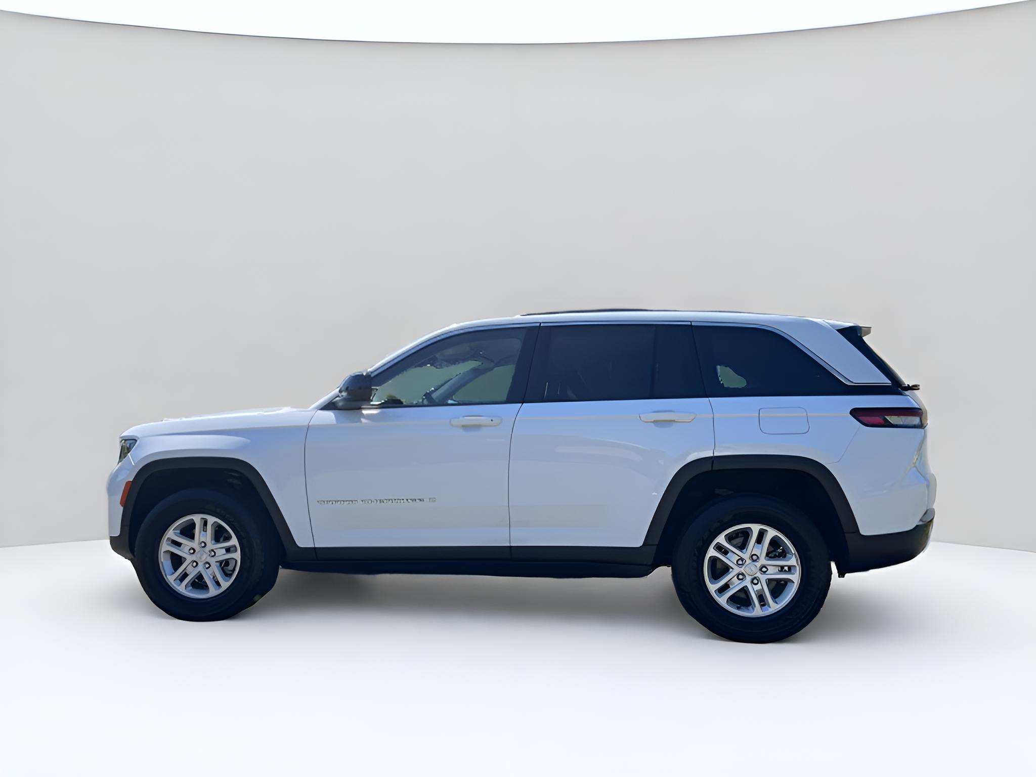 2022 Jeep Grand Cherokee, Laredo, 4x4 , Lux Tech Group
