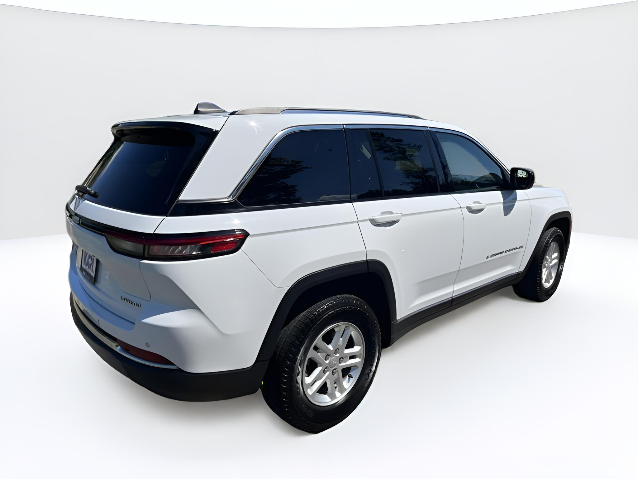 2022 Jeep Grand Cherokee, Laredo, 4x4 , Lux Tech Group