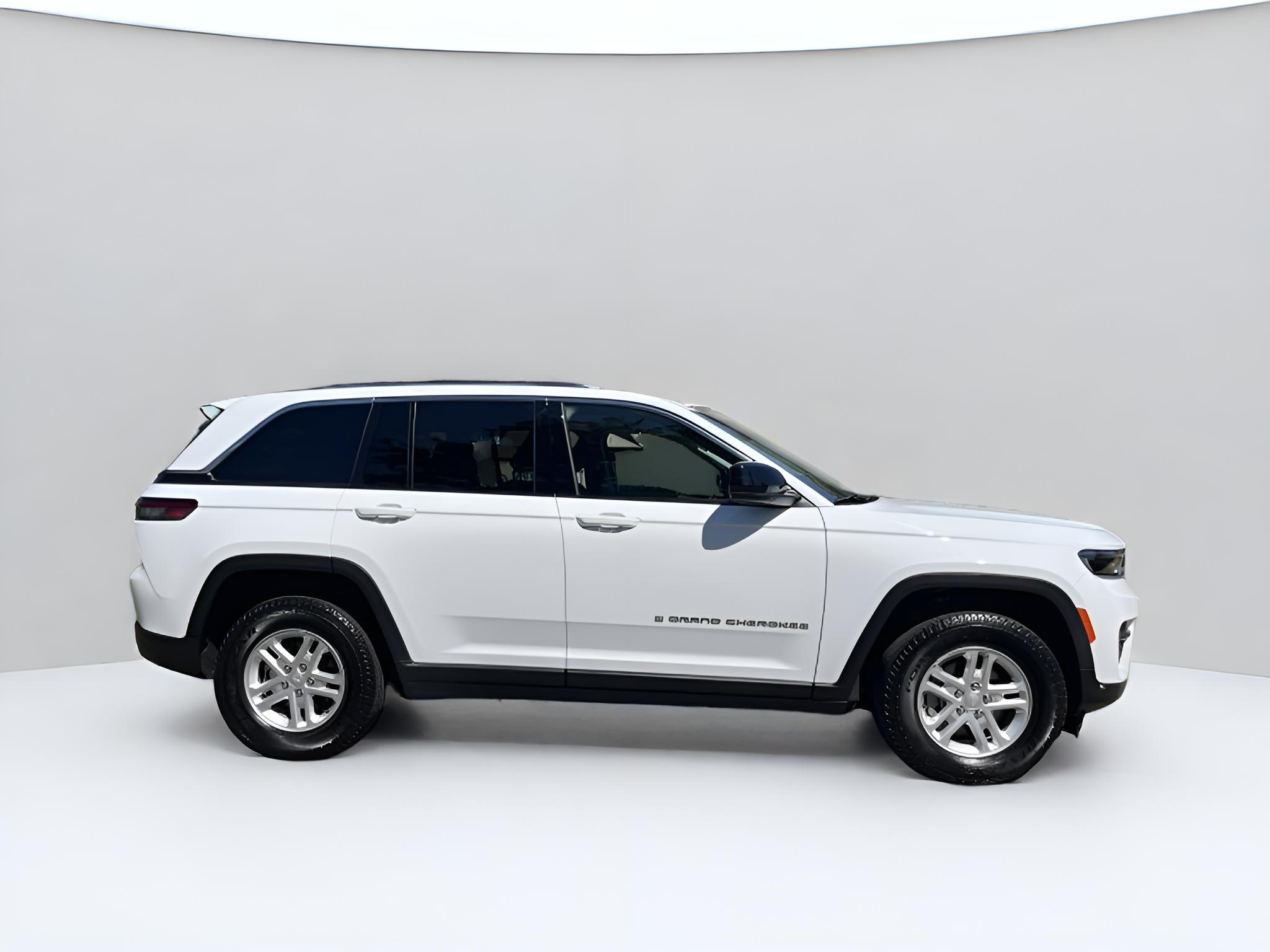 2022 Jeep Grand Cherokee, Laredo, 4x4 , Lux Tech Group