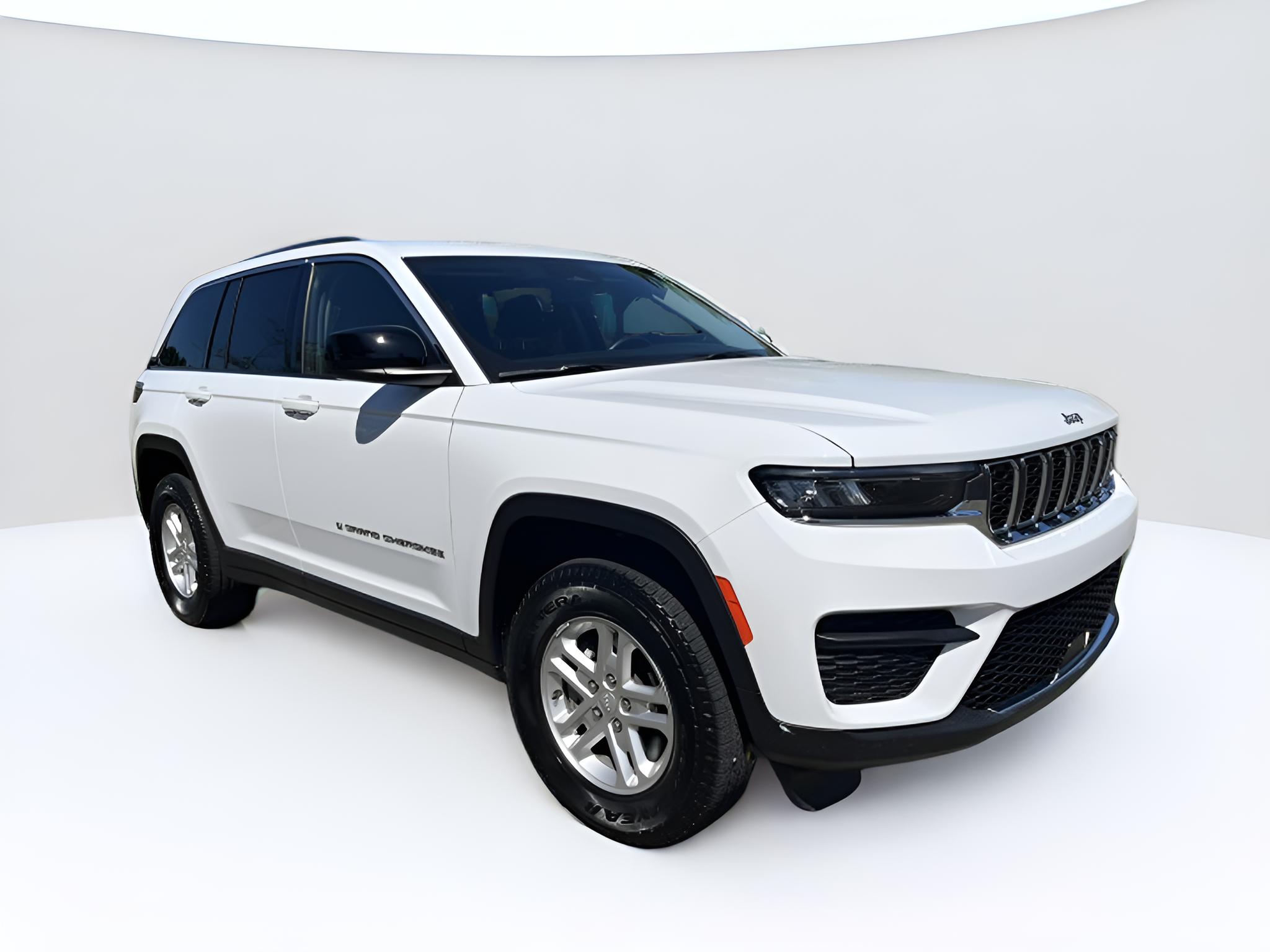 2022 Jeep Grand Cherokee, Laredo, 4x4 , Lux Tech Group