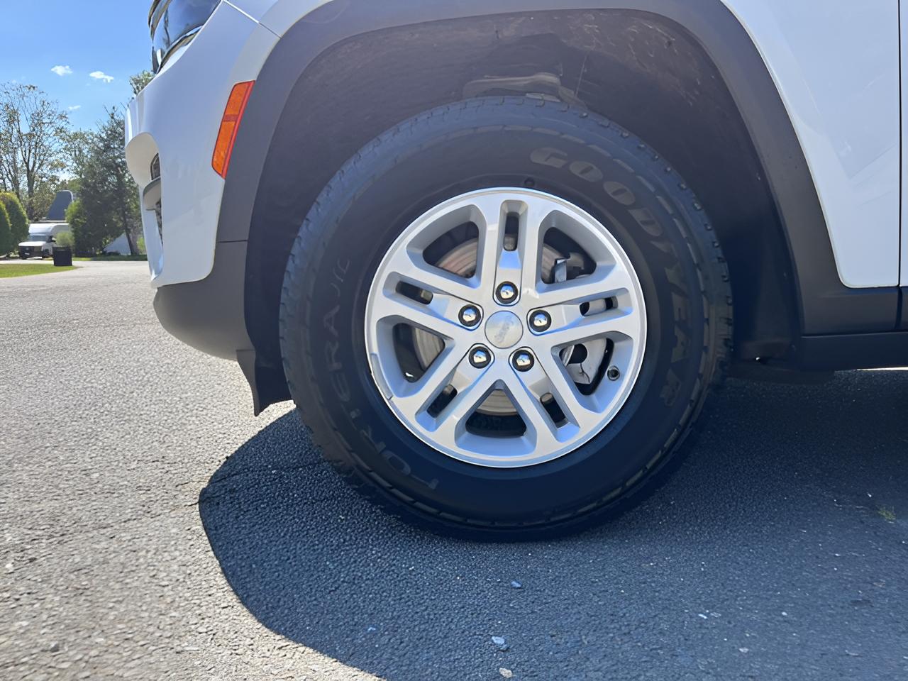 2022 Jeep Grand Cherokee, Laredo, 4x4 , Lux Tech Group