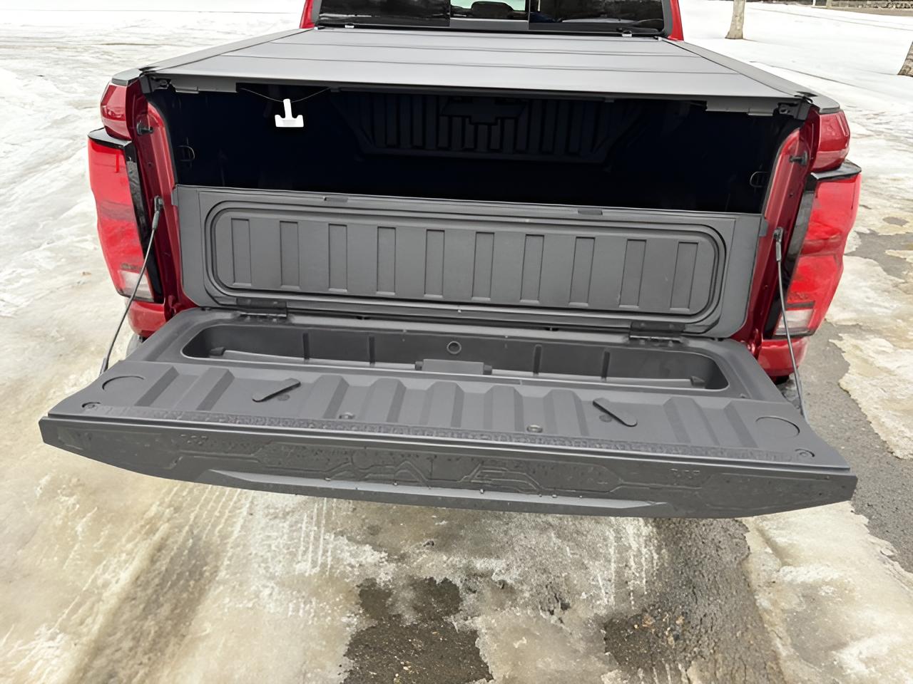 2026 Chevrolet Colorado 4WD Z71, tech Pkg, bad cover and liner,