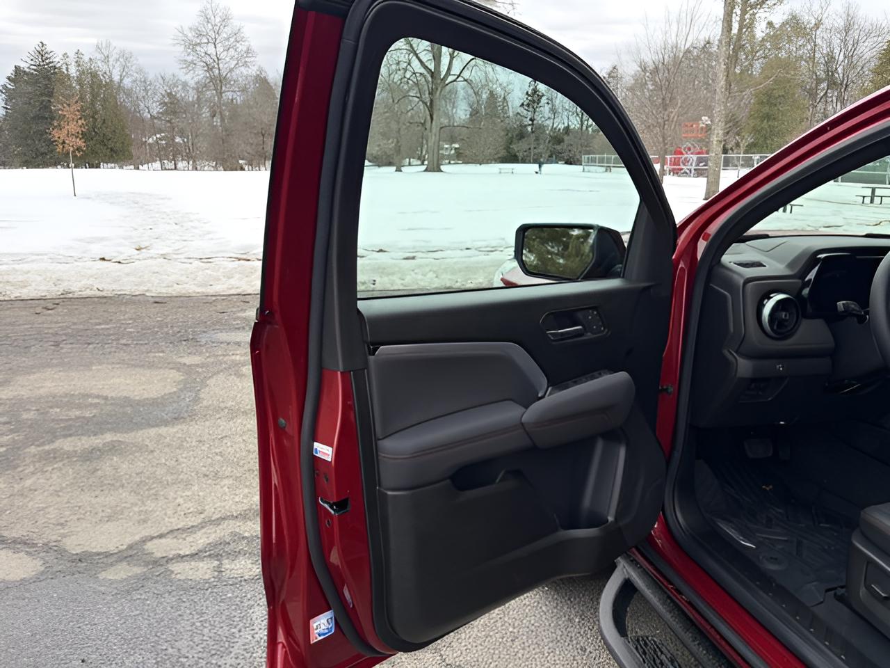 2026 Chevrolet Colorado 4WD Z71, tech Pkg, bad cover and liner,