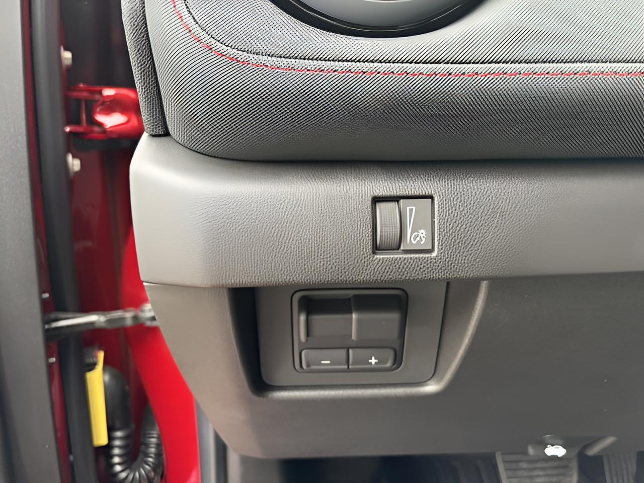 2026 Chevrolet Colorado 4WD Z71, tech Pkg, bad cover and liner,