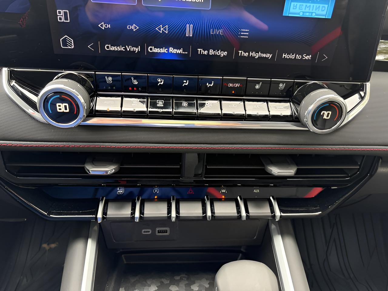 2026 Chevrolet Colorado 4WD Z71, tech Pkg, bad cover and liner,