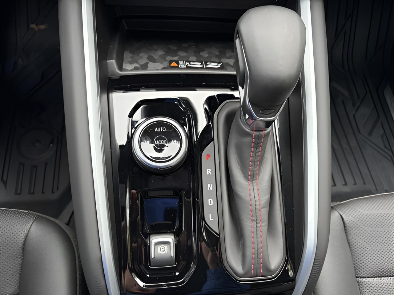 2026 Chevrolet Colorado 4WD Z71, tech Pkg, bad cover and liner,