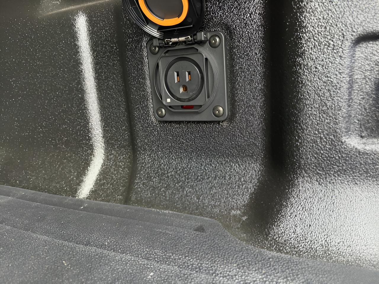 2026 Chevrolet Colorado 4WD Z71, tech Pkg, bad cover and liner,