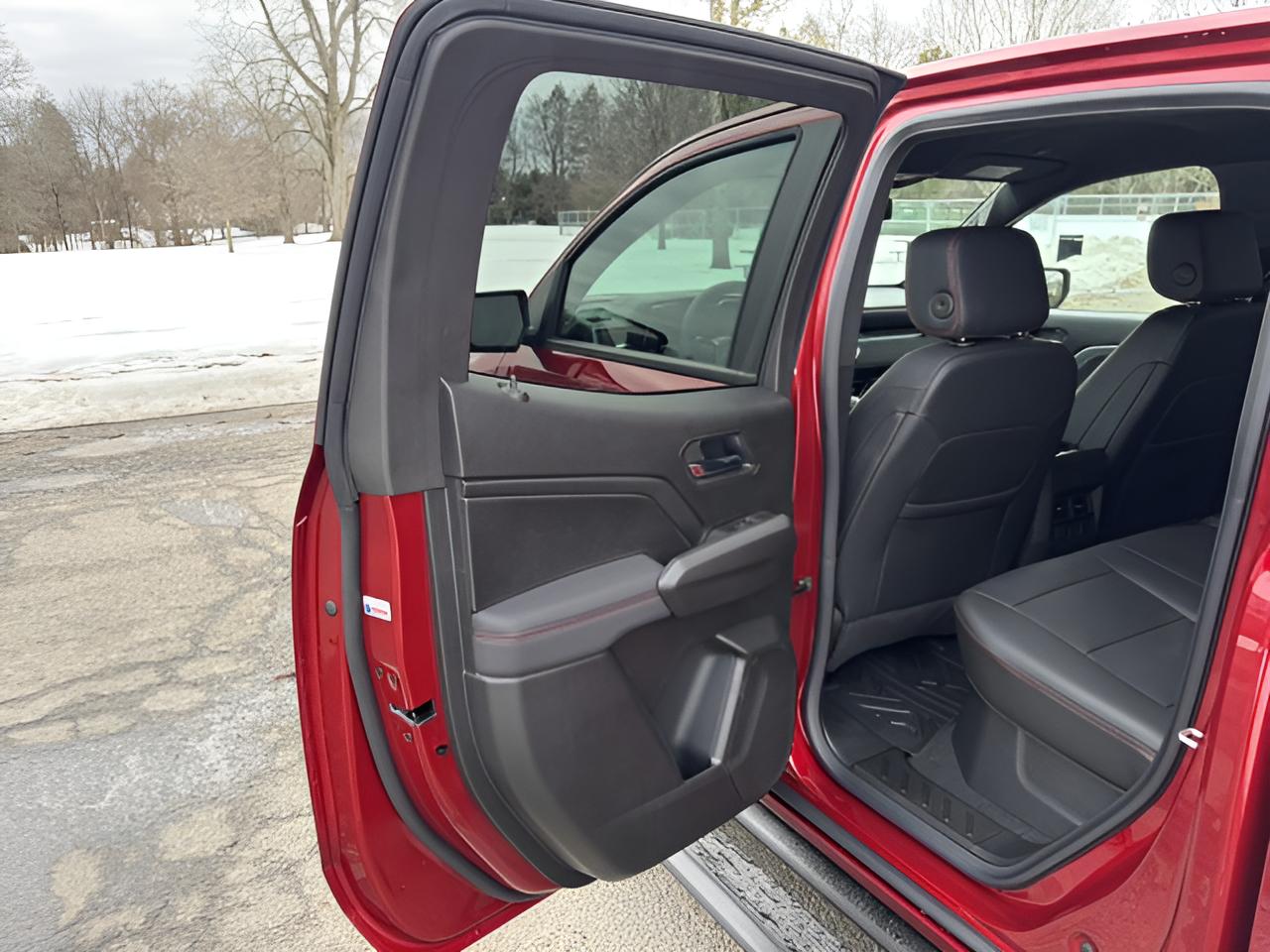 2026 Chevrolet Colorado 4WD Z71, tech Pkg, bad cover and liner,