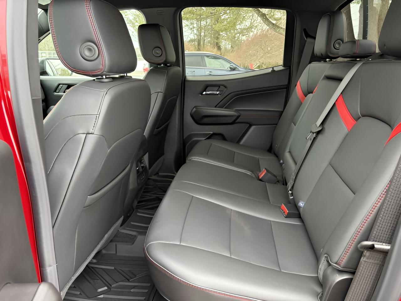 2026 Chevrolet Colorado 4WD Z71, tech Pkg, bad cover and liner,