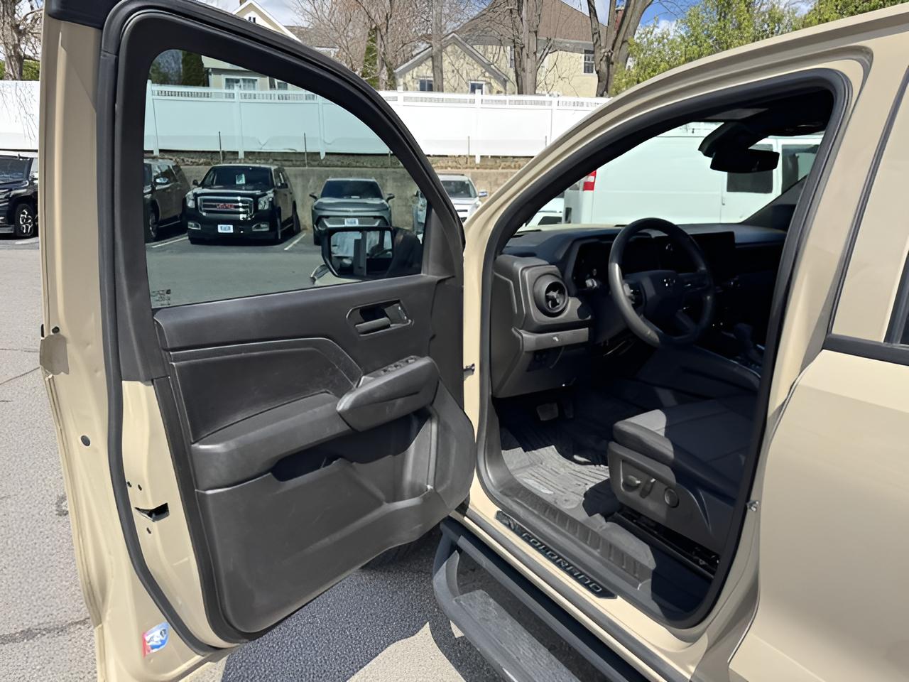 2023 Chevrolet Colorado 4WD Trail Boss, Dark Essentials Pkg, Assist Steps,