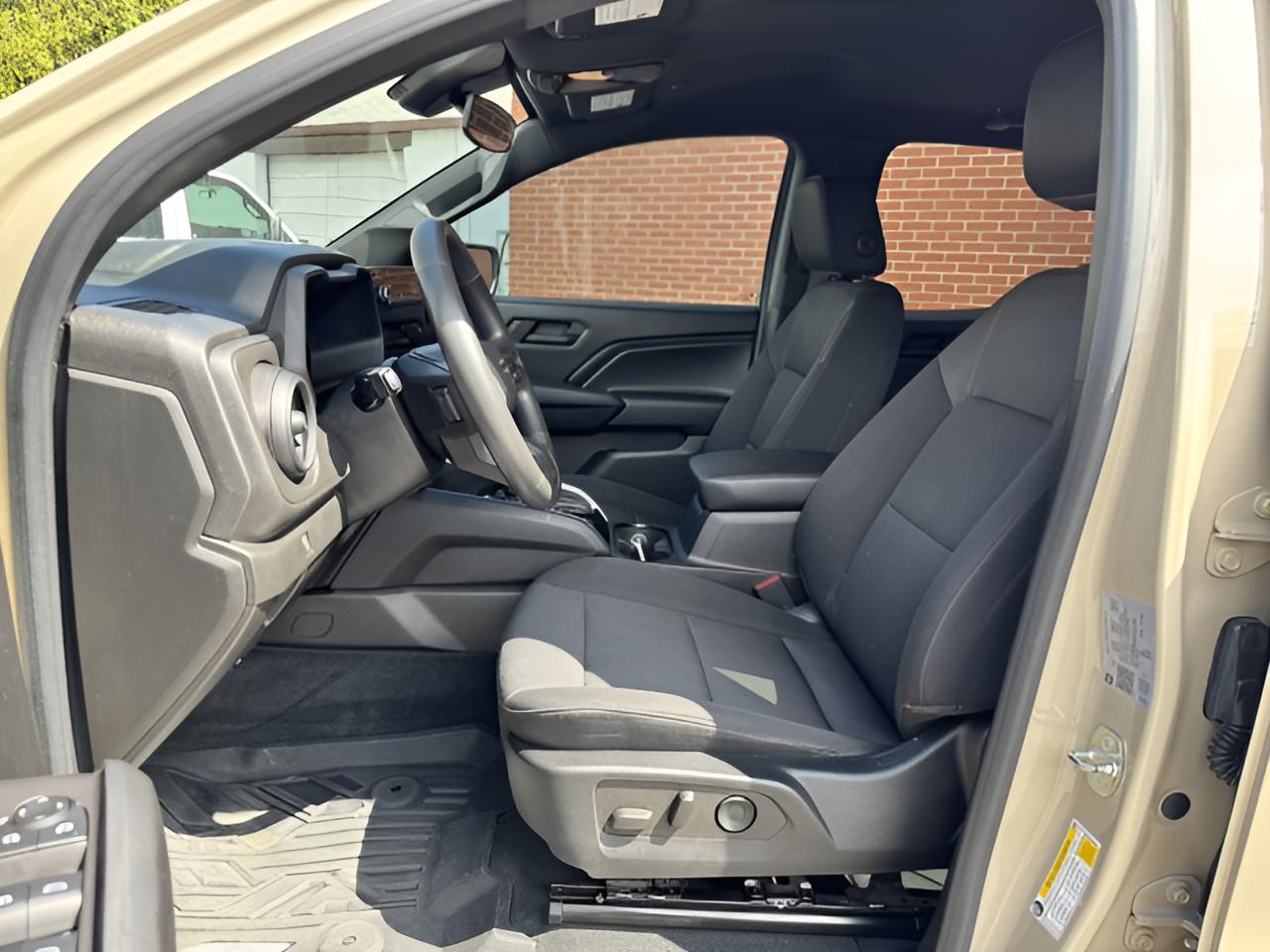 2023 Chevrolet Colorado 4WD Trail Boss, Dark Essentials Pkg, Assist Steps,