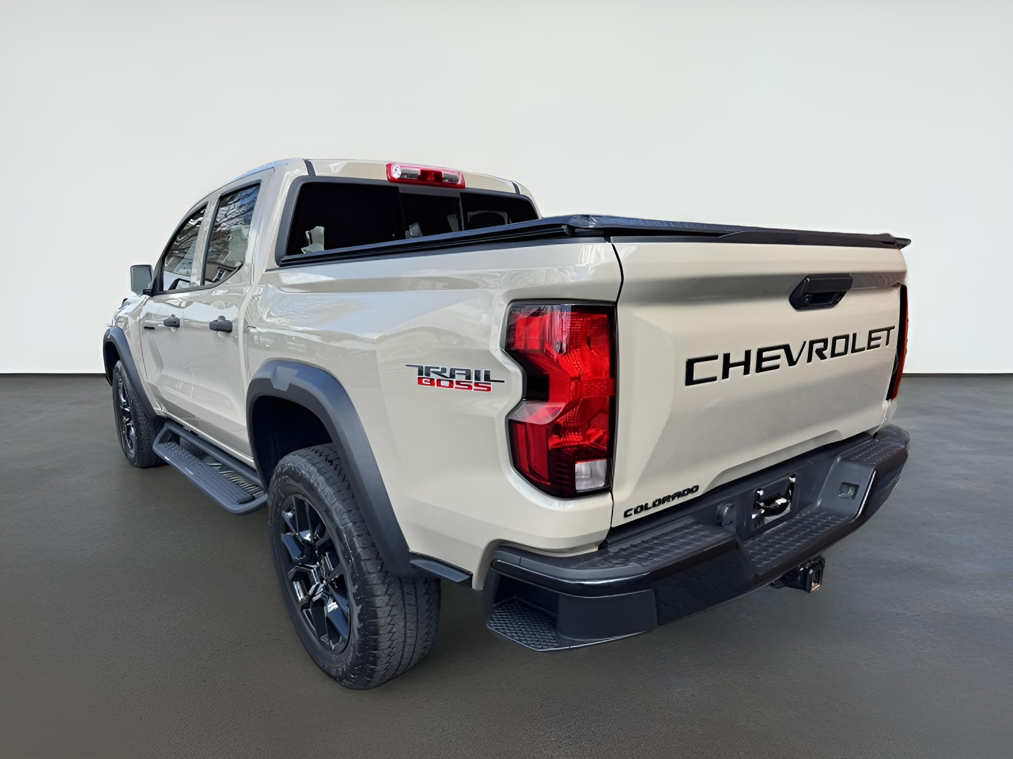 2023 Chevrolet Colorado 4WD Trail Boss, Dark Essentials Pkg, Assist Steps,