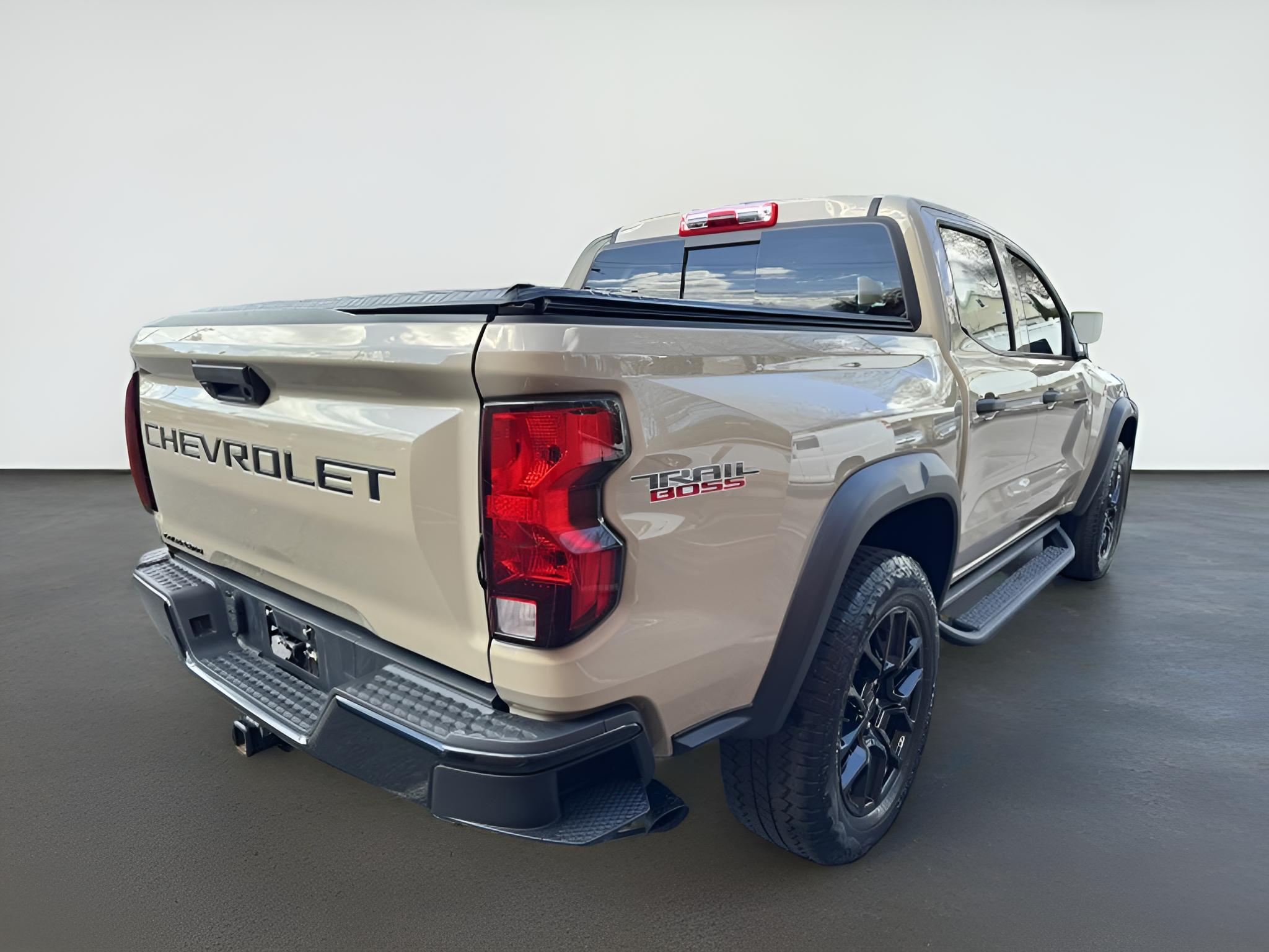 2023 Chevrolet Colorado 4WD Trail Boss, Dark Essentials Pkg, Assist Steps,