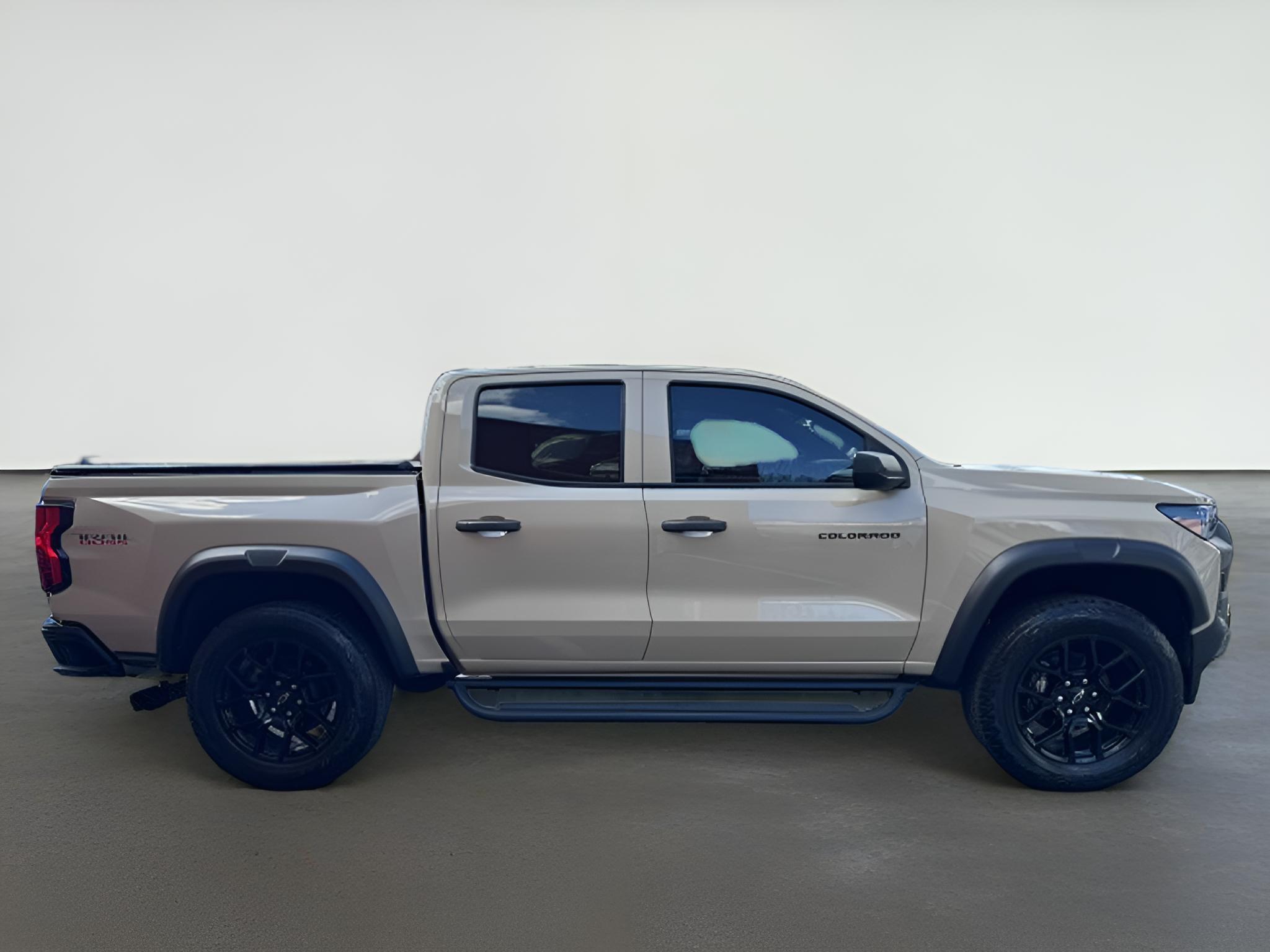 2023 Chevrolet Colorado 4WD Trail Boss, Dark Essentials Pkg, Assist Steps,