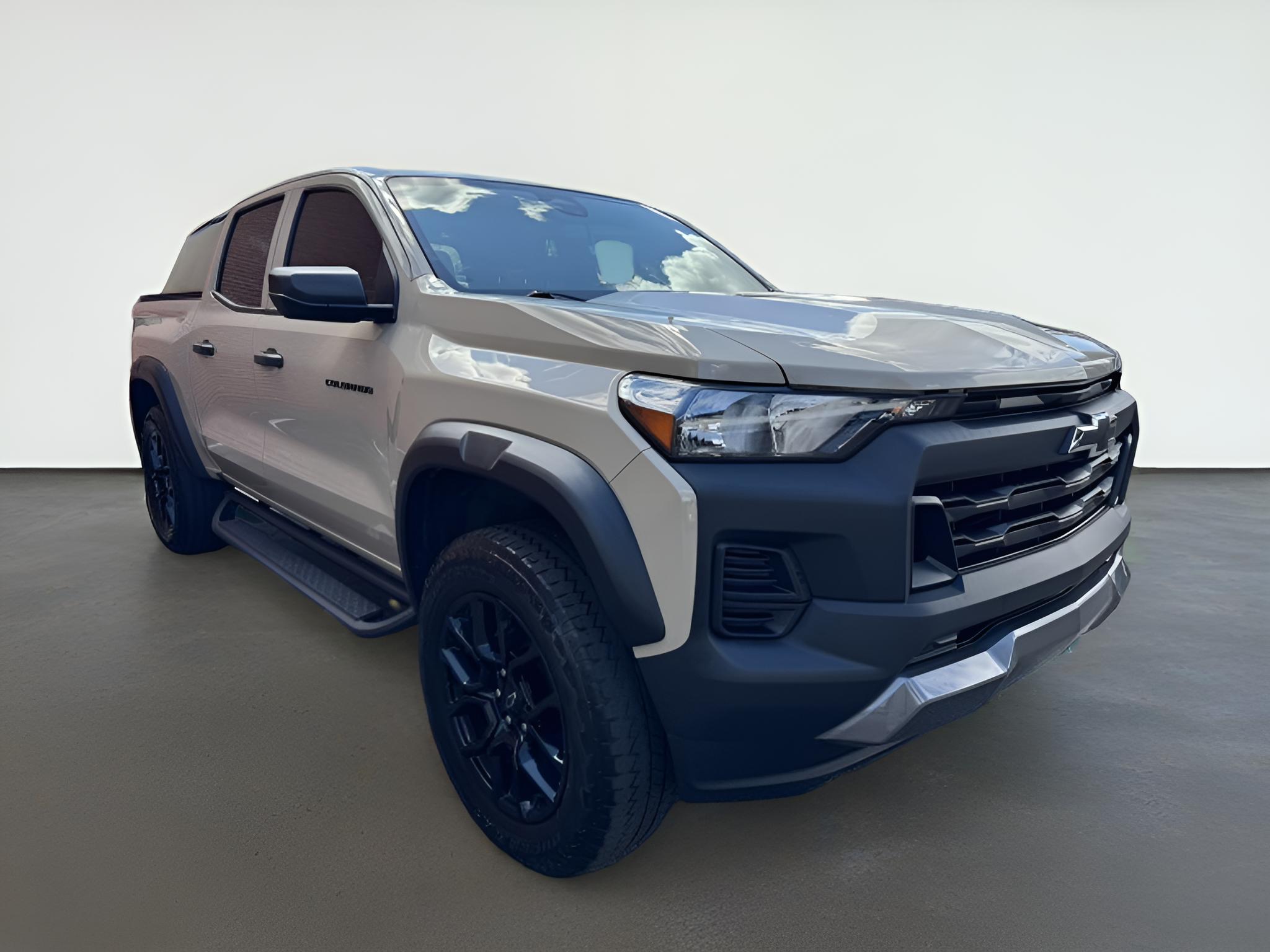 2023 Chevrolet Colorado 4WD Trail Boss, Dark Essentials Pkg, Assist Steps,