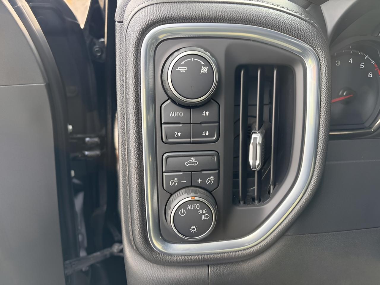 2019 Chevrolet Silverado 1500 LT, 1-owner, no accidents,