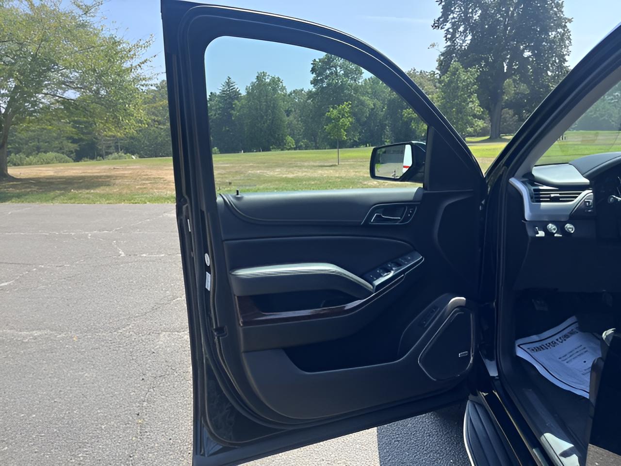 2019 GMC Yukon SLT, 2nd Row Buckets,