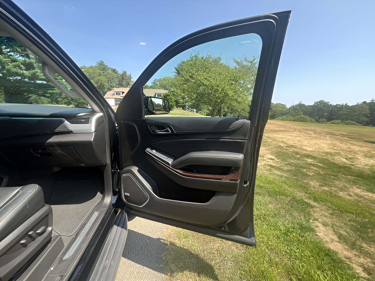 2019 GMC Yukon SLT, 2nd Row Buckets,