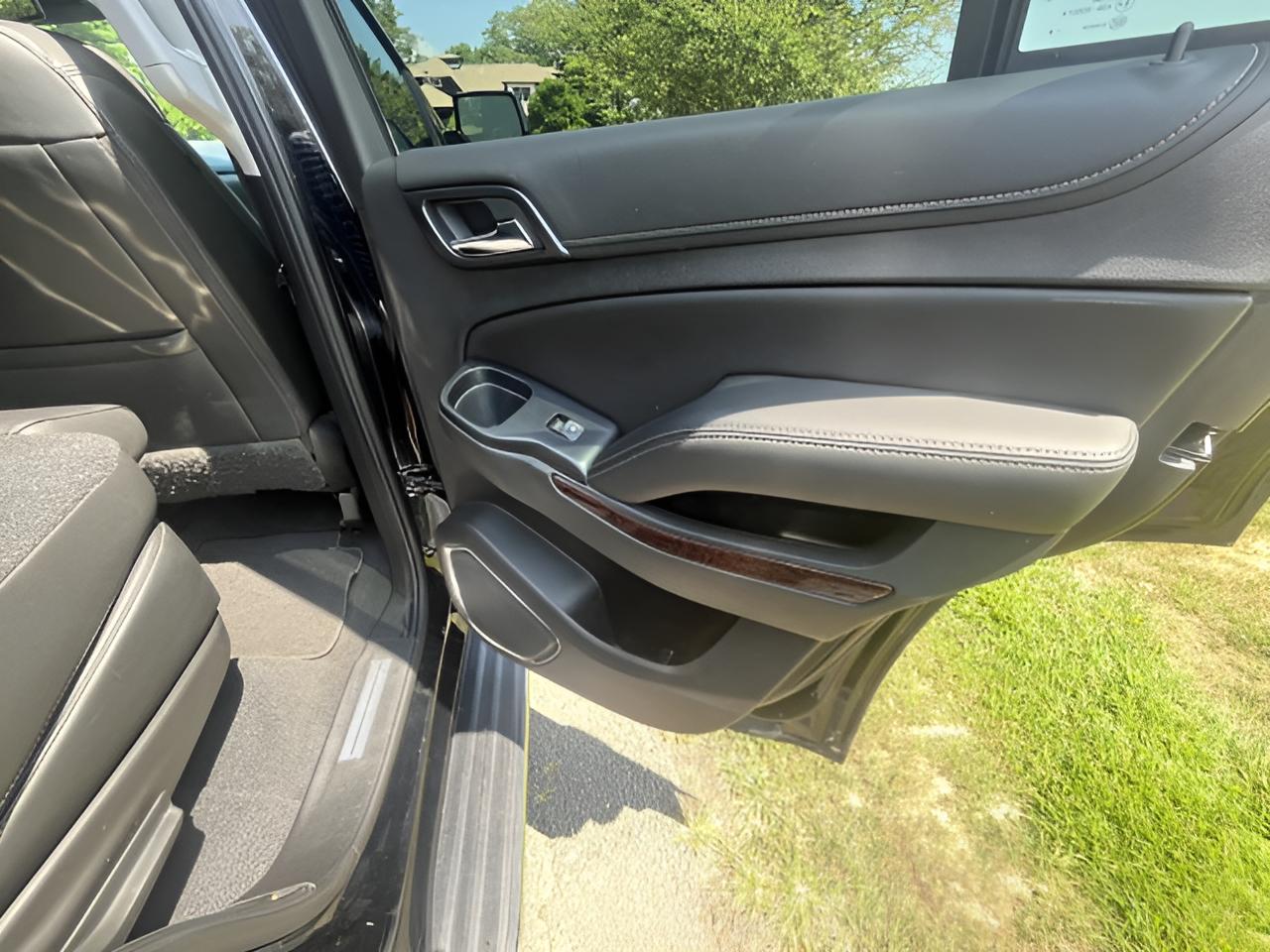 2019 GMC Yukon SLT, 2nd Row Buckets,