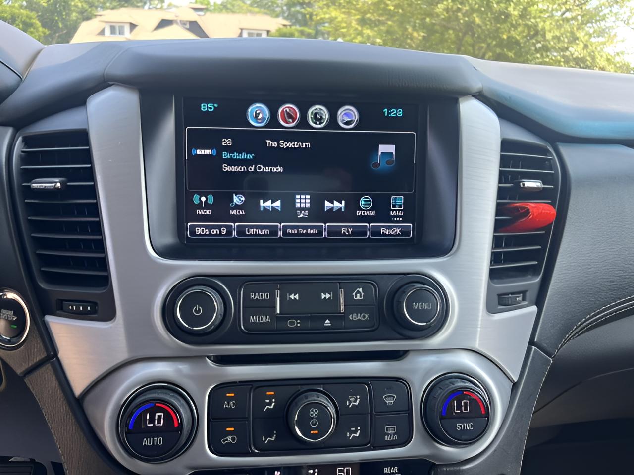 2019 GMC Yukon SLT, 2nd Row Buckets,