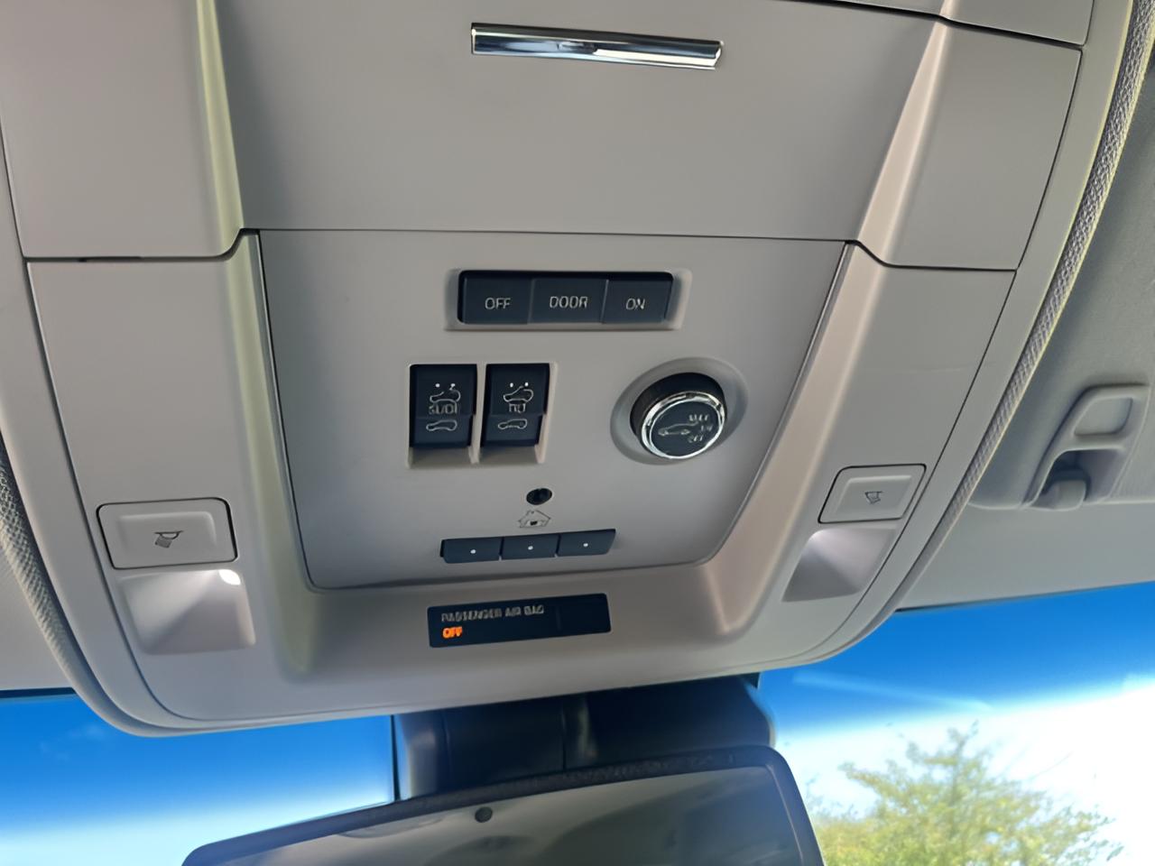 2019 GMC Yukon SLT, 2nd Row Buckets,