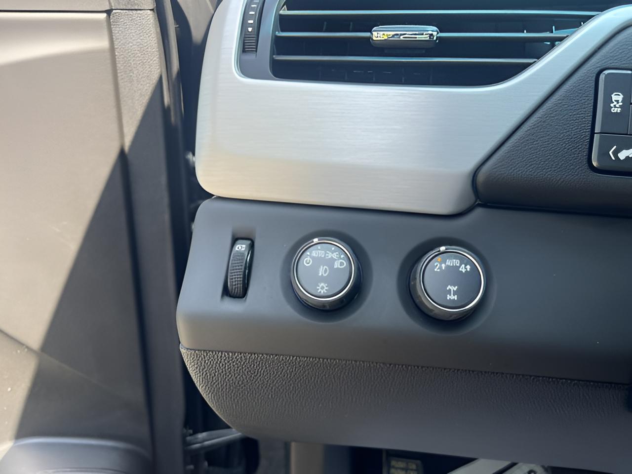 2019 GMC Yukon SLT, 2nd Row Buckets,