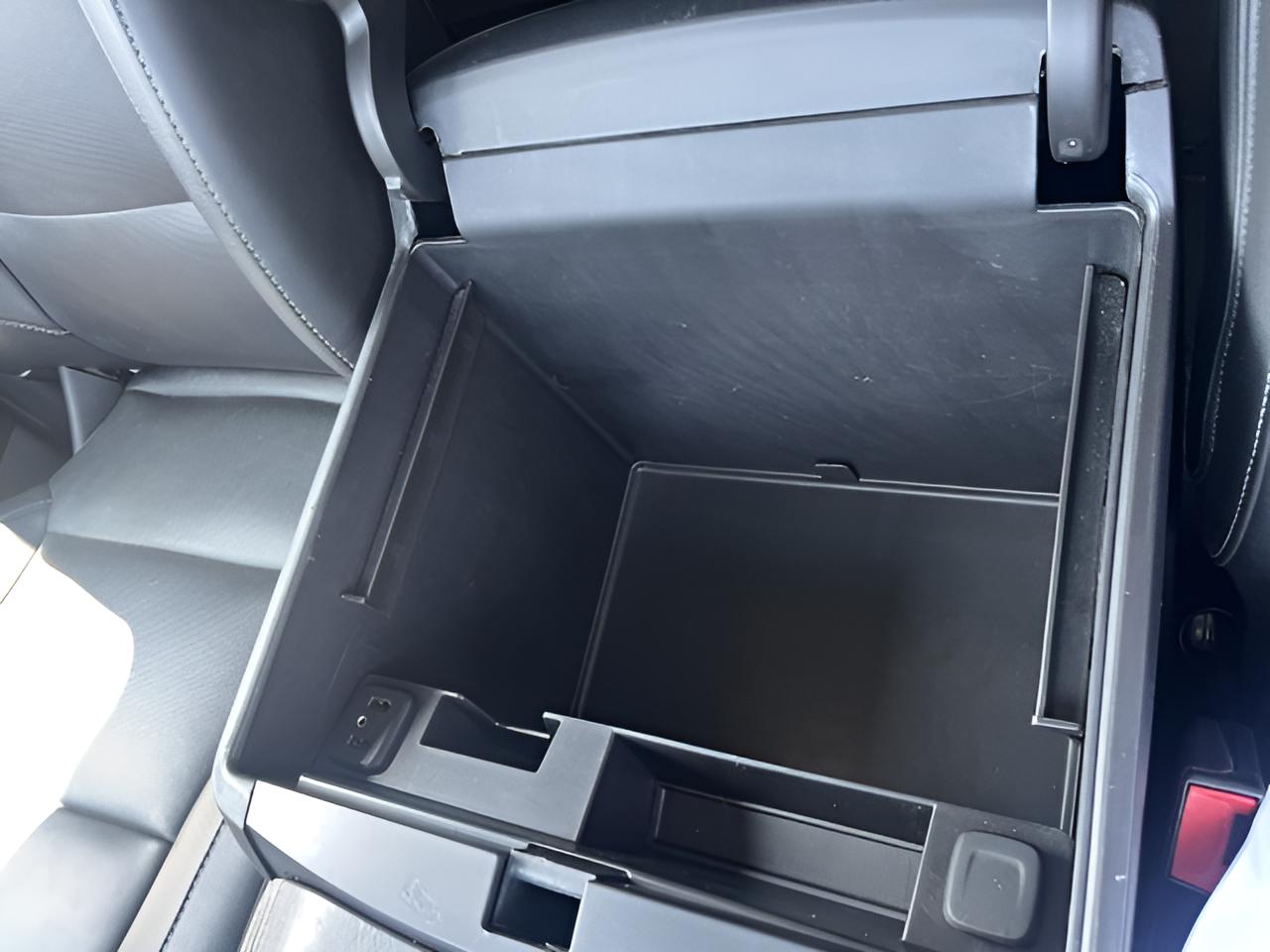 2019 GMC Yukon SLT, 2nd Row Buckets,