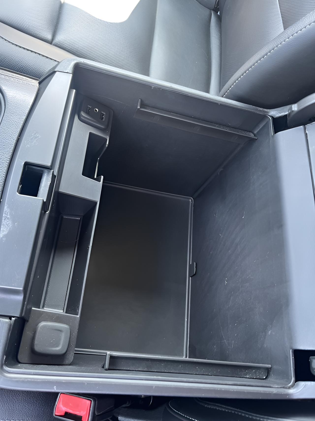 2019 GMC Yukon SLT, 2nd Row Buckets,