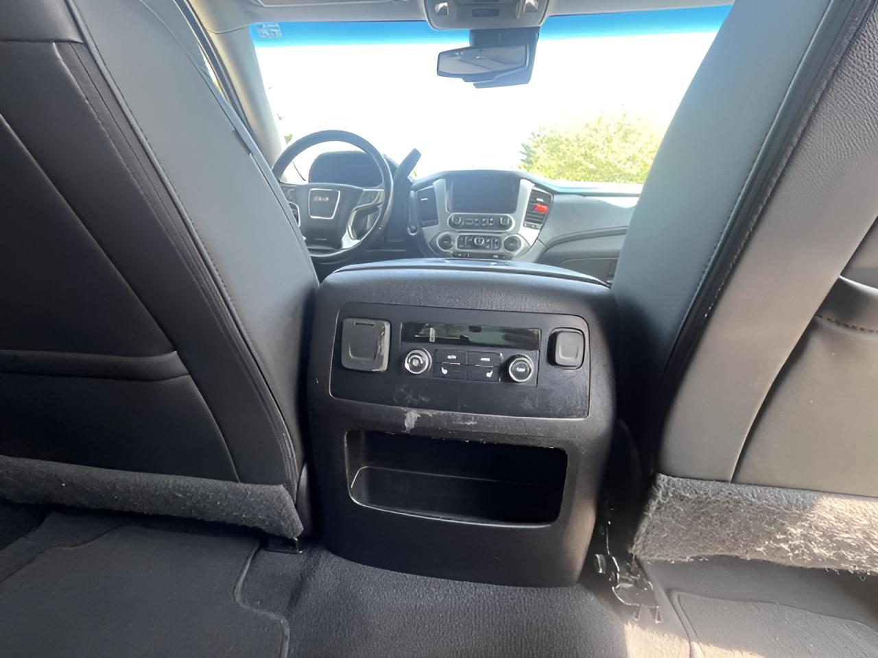 2019 GMC Yukon SLT, 2nd Row Buckets,