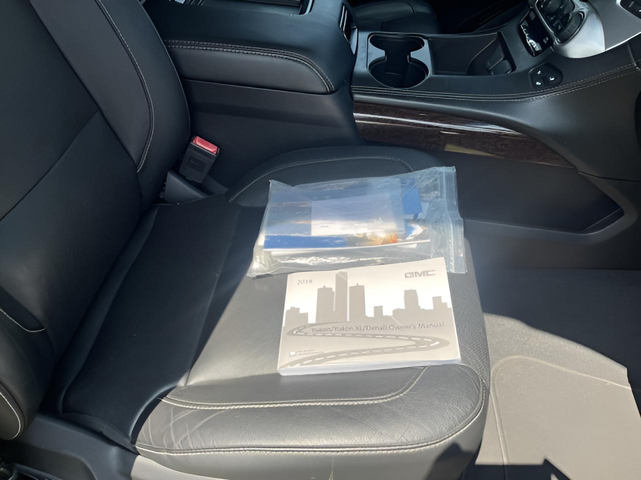 2019 GMC Yukon SLT, 2nd Row Buckets,