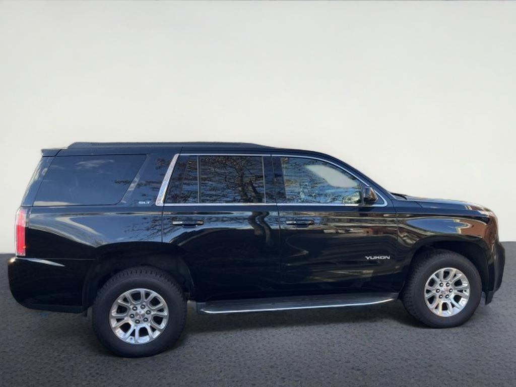 2019 GMC Yukon SLT, 2nd Row Buckets,
