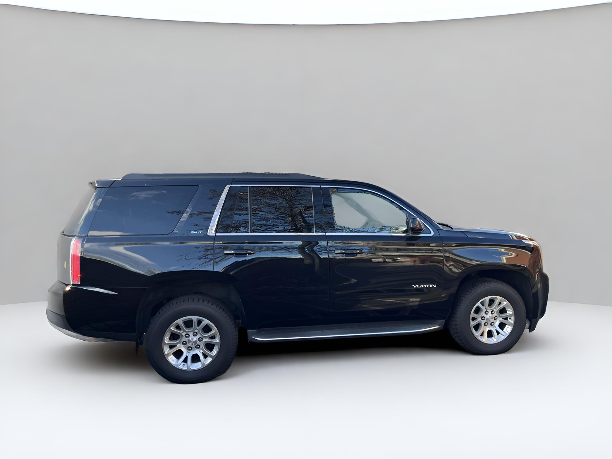 2019 GMC Yukon SLT, 2nd Row Buckets,