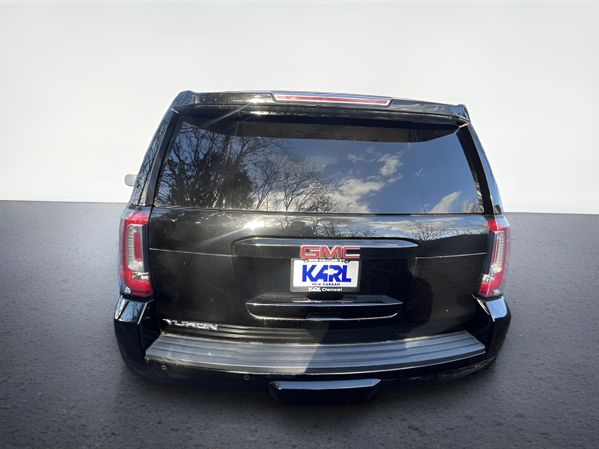 2019 GMC Yukon SLT, 2nd Row Buckets,