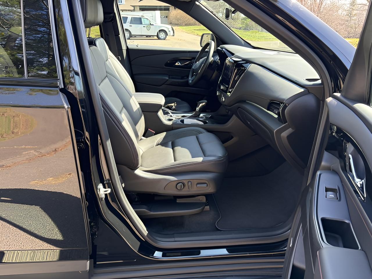 2023 Chevrolet Traverse RS, AWD , Dual Sunroof,