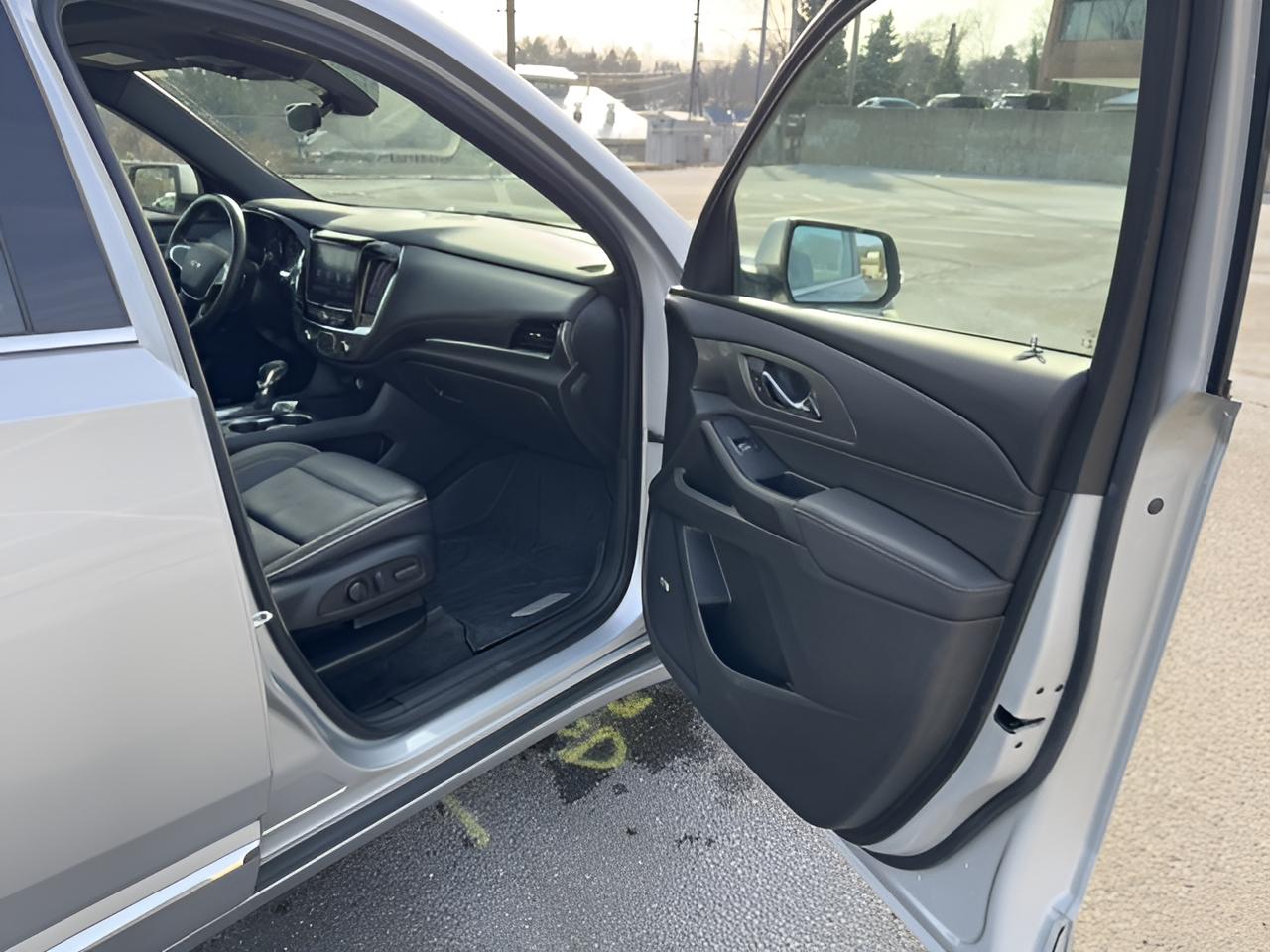 2022 Chevrolet Traverse Premier Premier, AWD, Dual Sunroof, 7 Pass