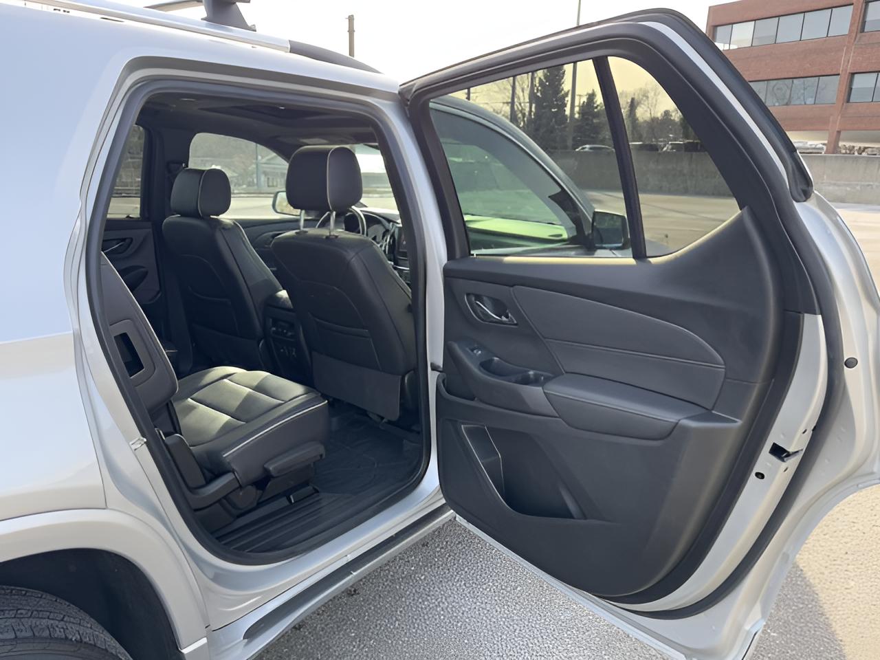 2022 Chevrolet Traverse Premier Premier, AWD, Dual Sunroof, 7 Pass