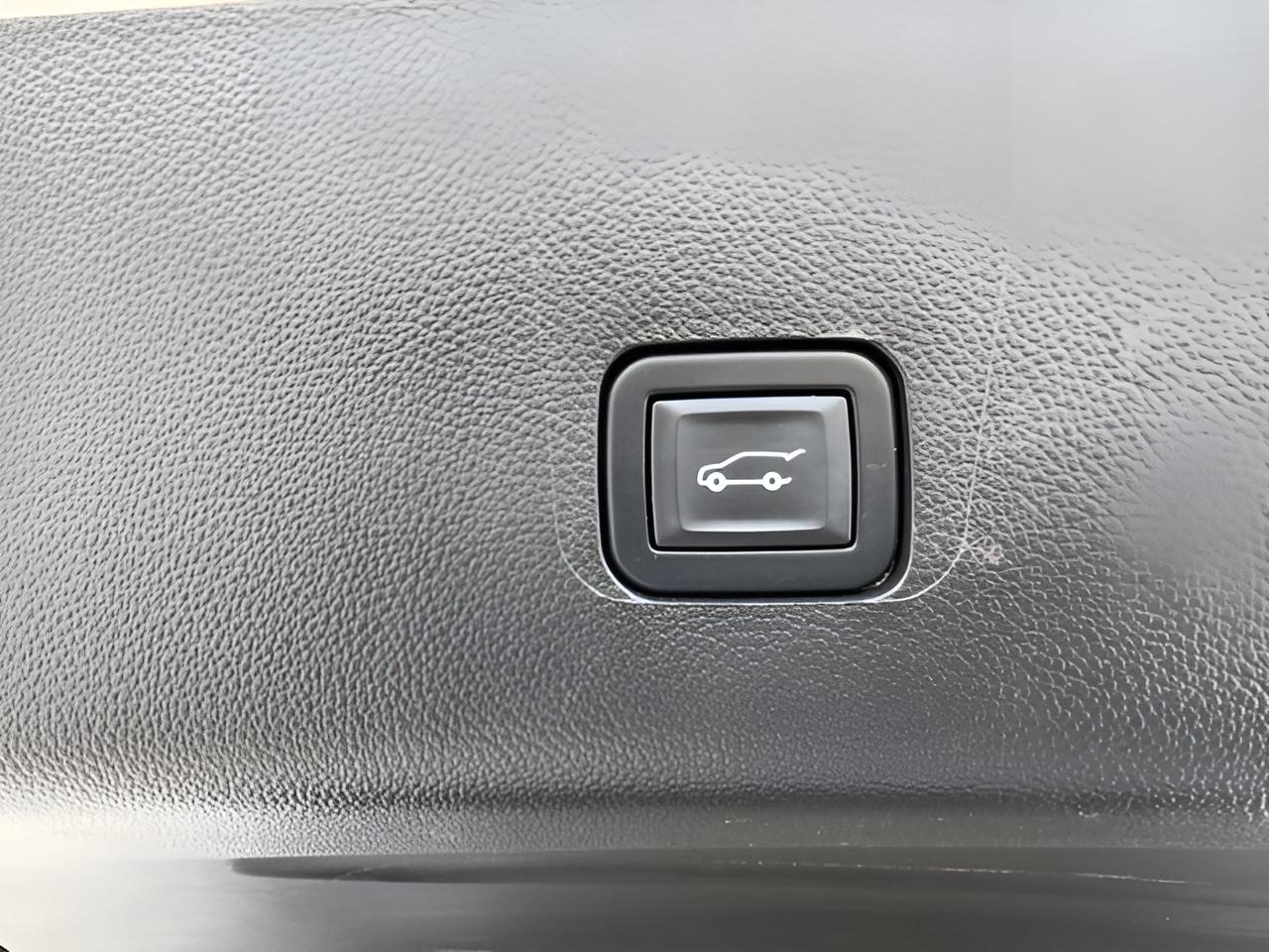 2022 Chevrolet Traverse Premier Premier, AWD, Dual Sunroof, 7 Pass