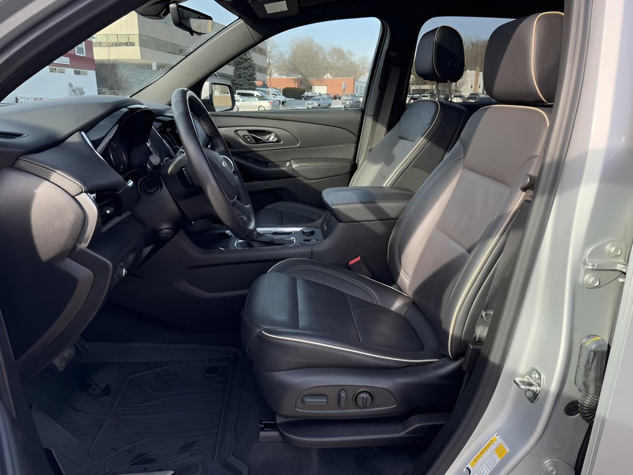 2022 Chevrolet Traverse Premier Premier, AWD, Dual Sunroof, 7 Pass