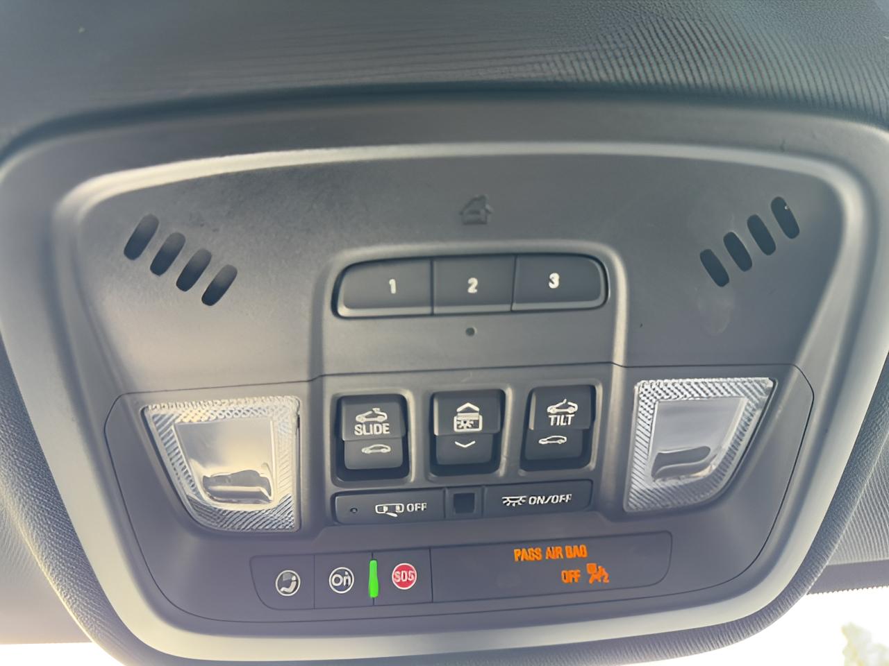 2022 Chevrolet Traverse Premier Premier, AWD, Dual Sunroof, 7 Pass