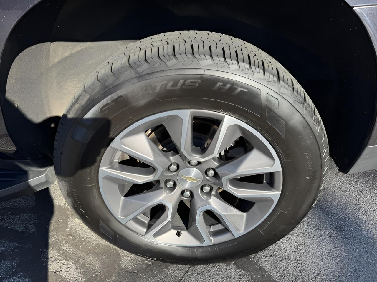 2022 Chevrolet Suburban LT, Luxury pkg, Panoramic Sunroof, 2nd Row Buckets,