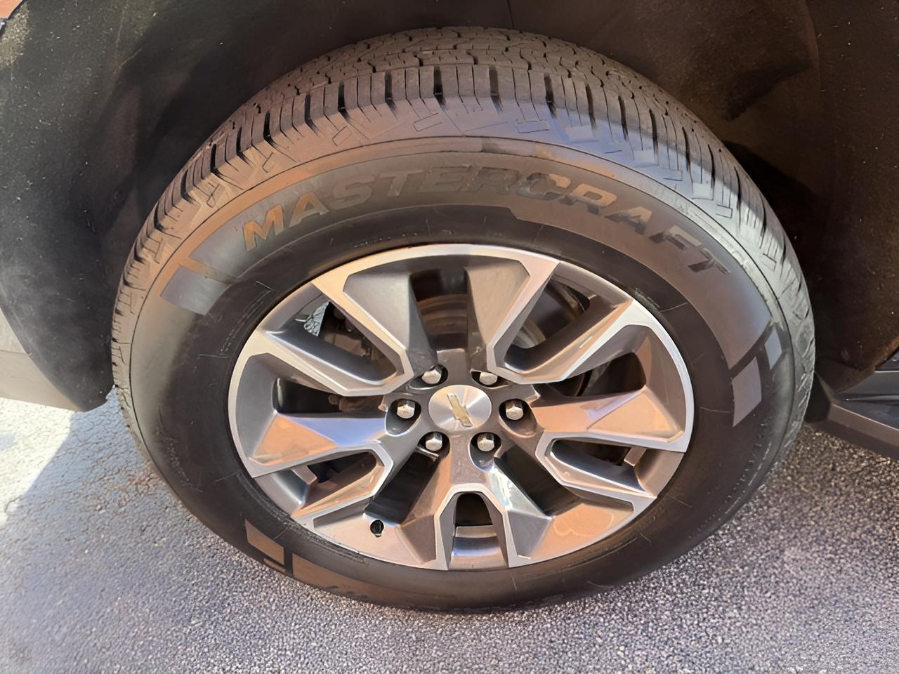 2022 Chevrolet Suburban LT, Luxury pkg, Panoramic Sunroof, 2nd Row Buckets,